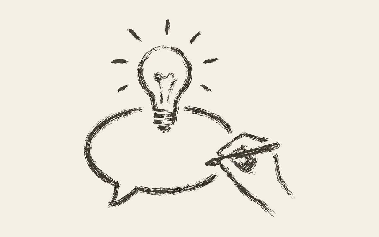 Illustration à l'encre : une ampoule au-dessus d'une bulle de dialogue